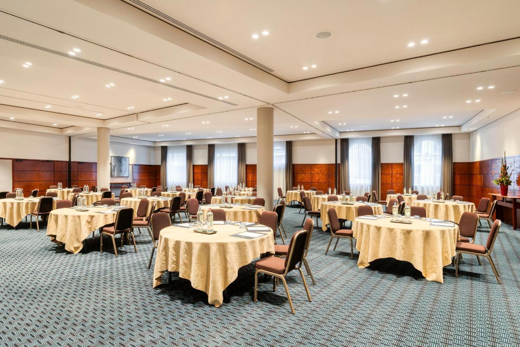 Crowne Plaza Hotel Brugge By Ihg Bagian luar foto